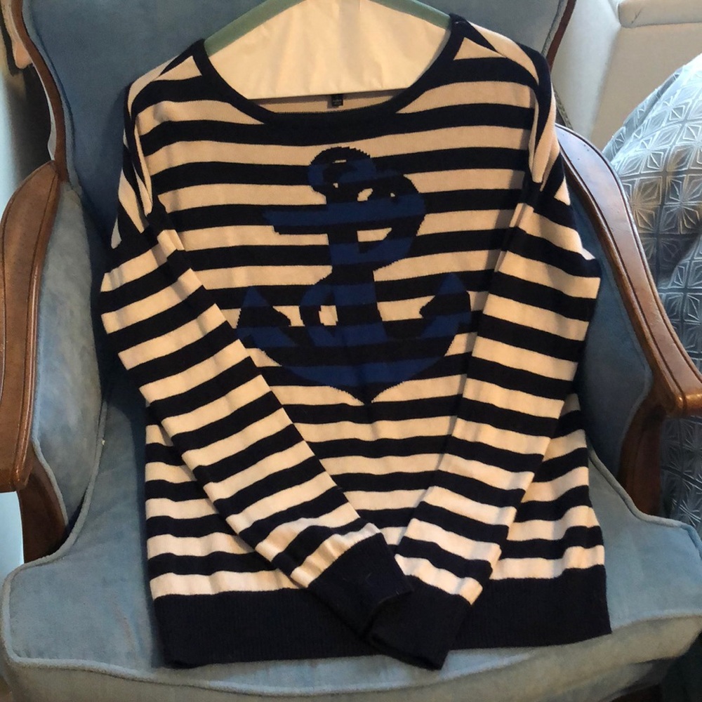 Light weight sweater